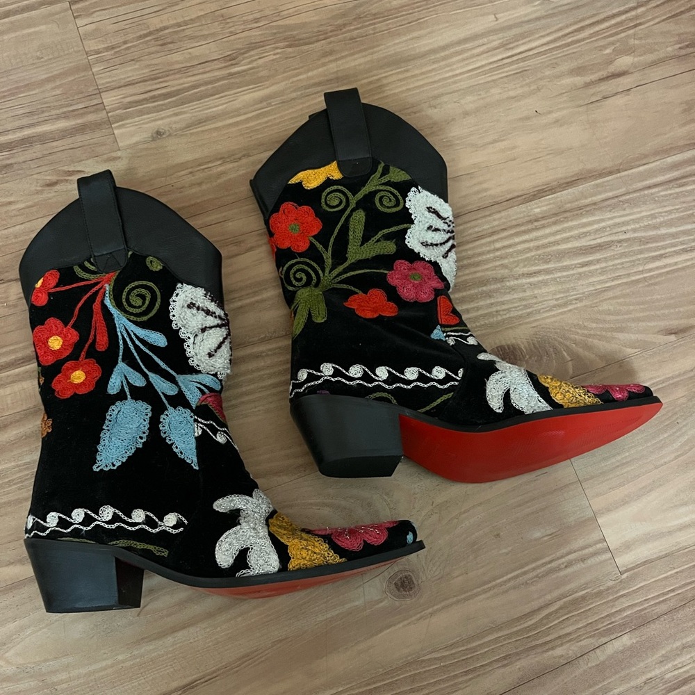 NWOT Rockwell Tharp Designer Boots